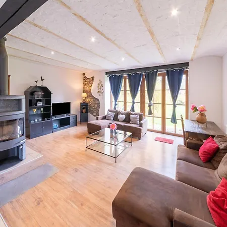 Rustic Bohon Family Retreat Nyaraló