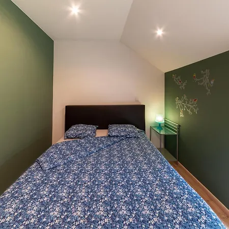 Rustic Bohon Family Retreat デュルビュイ