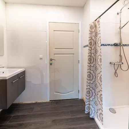 別荘 Rustic Bohon Family Retreat