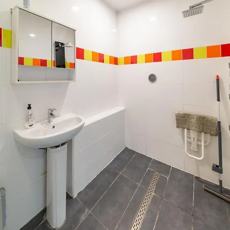 Rustic Bohon Family Retreat デュルビュイ