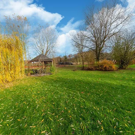 別荘 Rustic Bohon Family Retreat